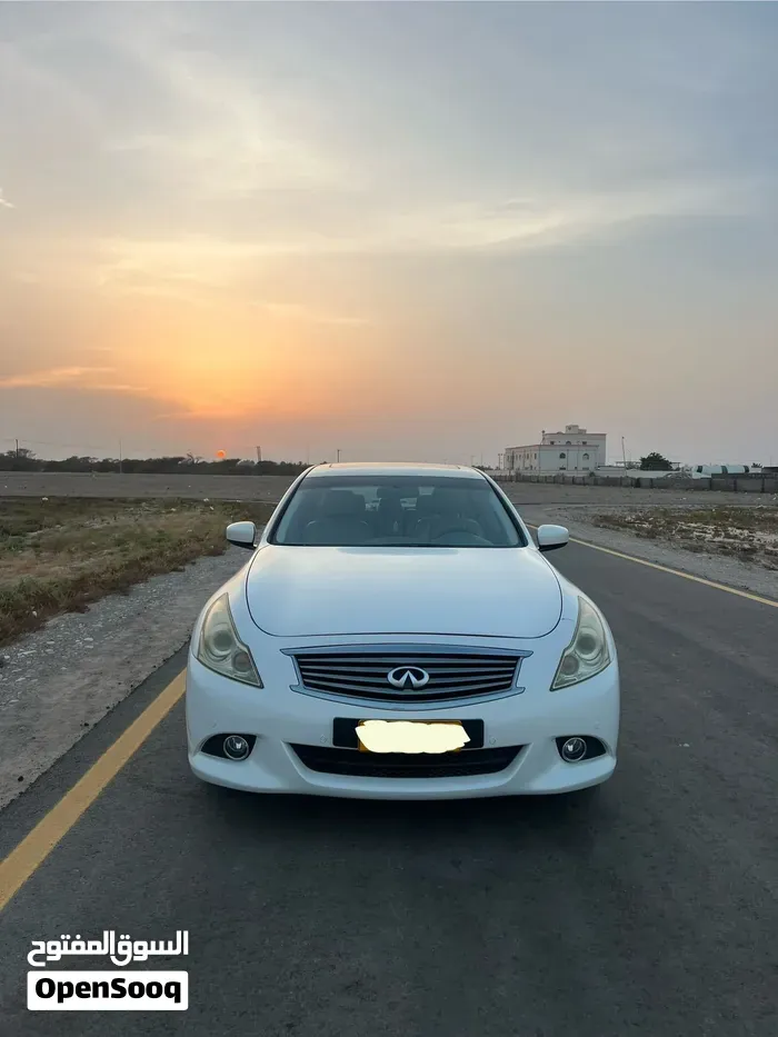 Infiniti G25 2012 photo 2