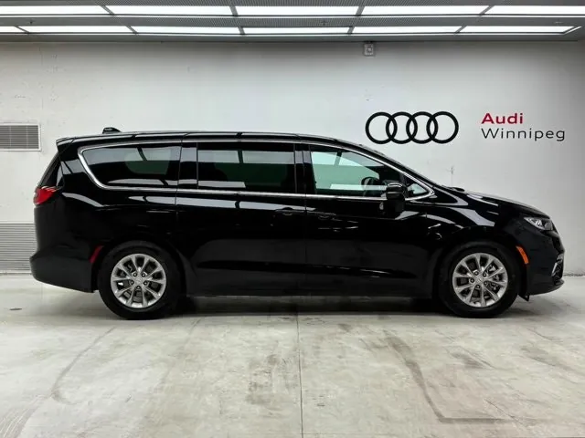 Chrysler Pacifica 2026 photo 5