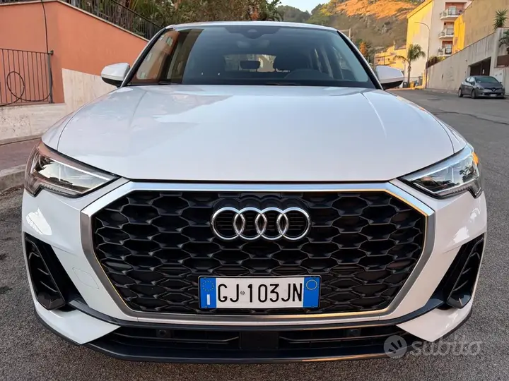 Audi Q3 2022 photo 2