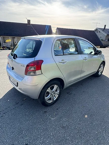 Toyota Yaris 2010 photo 4