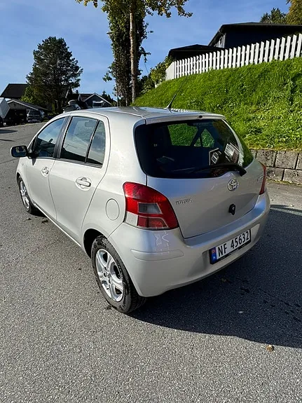 Toyota Yaris 2010 photo 3