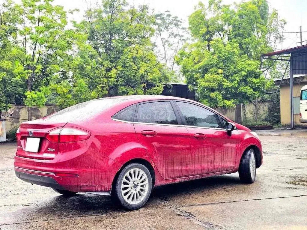 Ford Fiesta 2015 photo 2