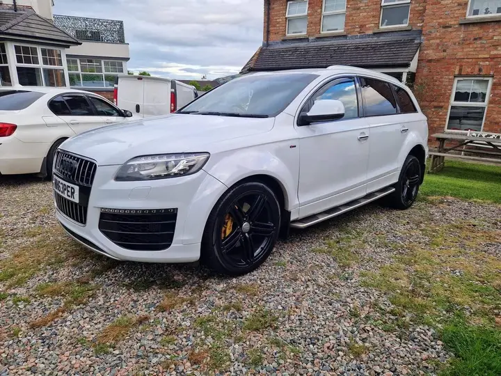 Audi Q7 2014 photo 2