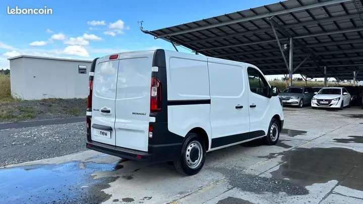 Renault Trafic 2024 photo 2