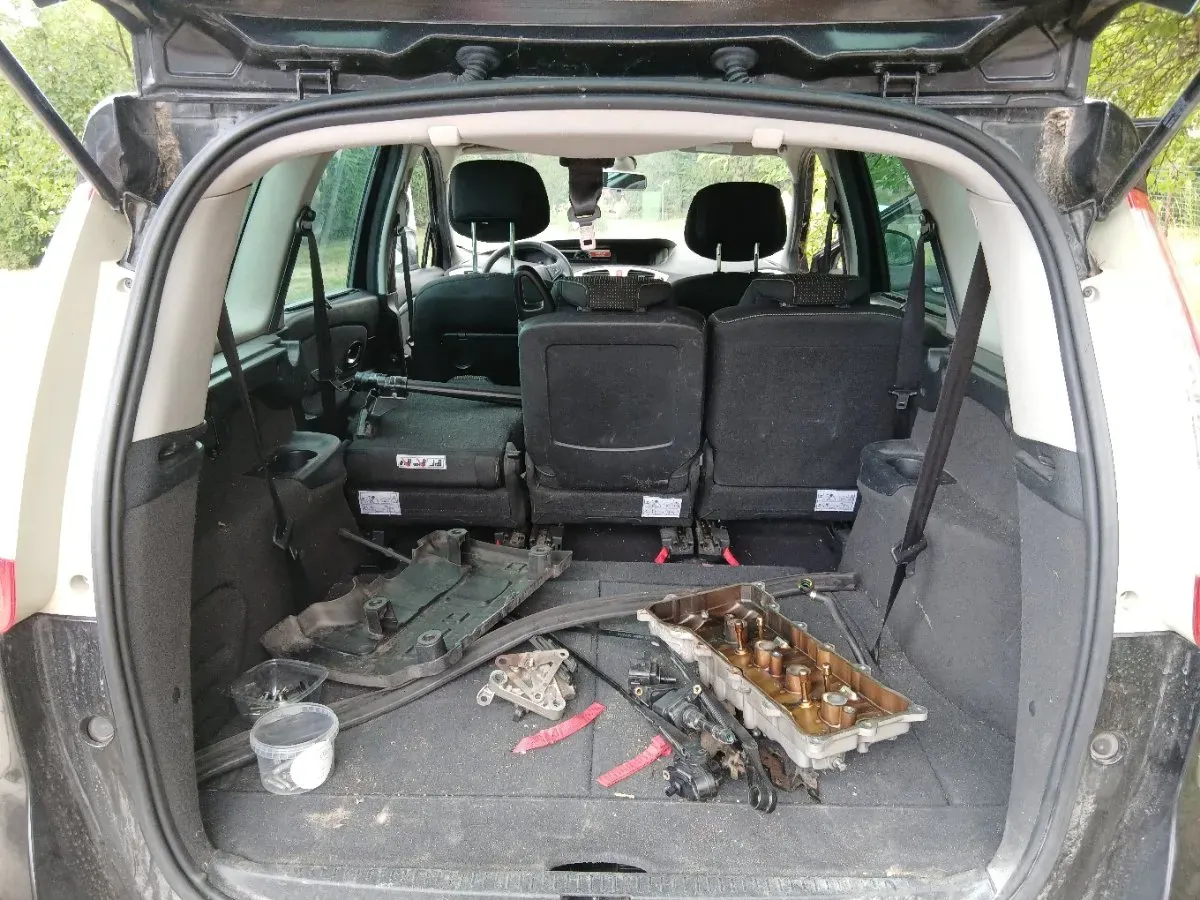 Renault Scenic 2010 photo 2