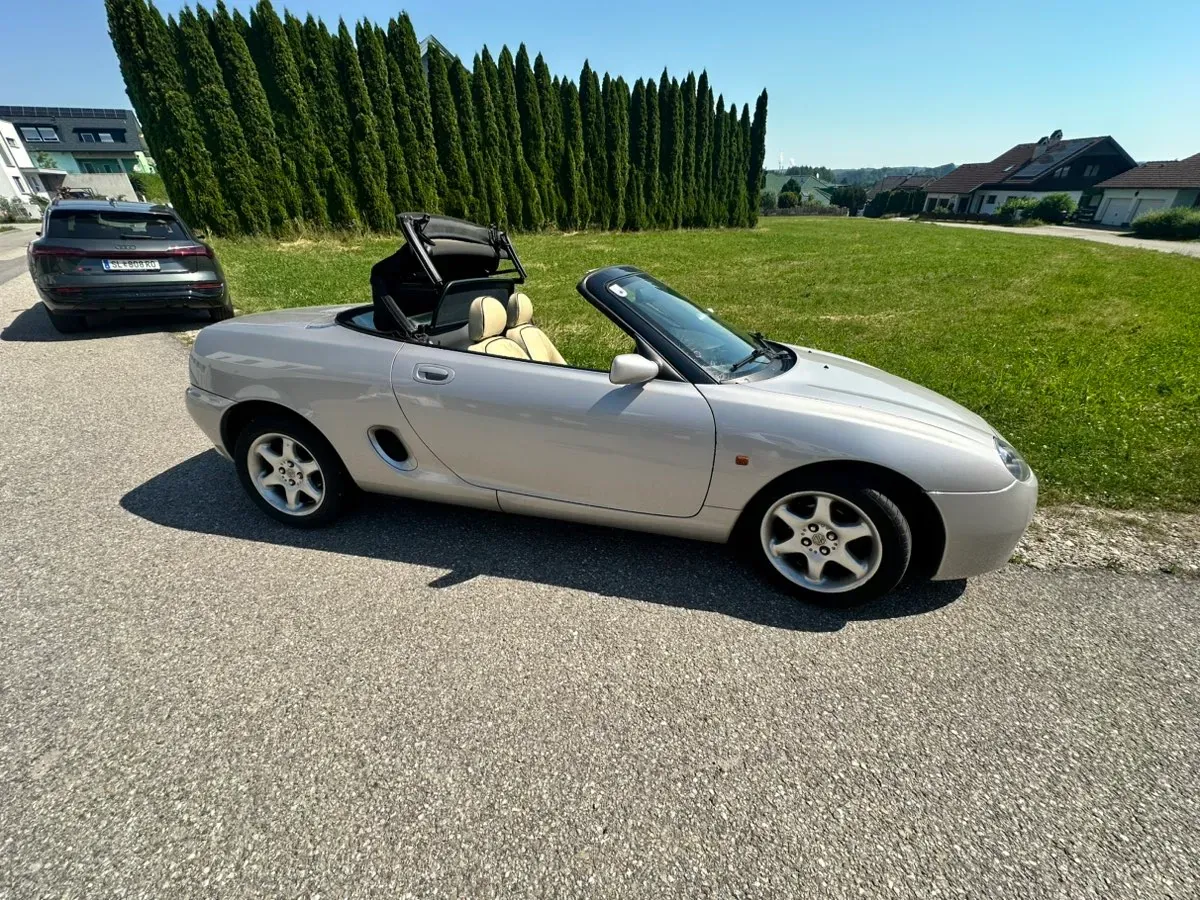 MG Mg F 1998 photo 3