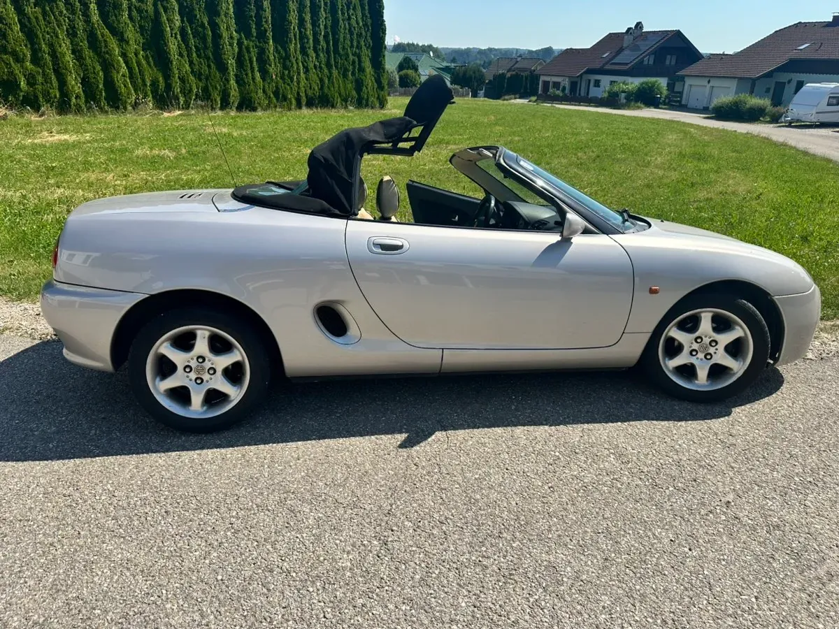 MG Mg F 1998 photo 2