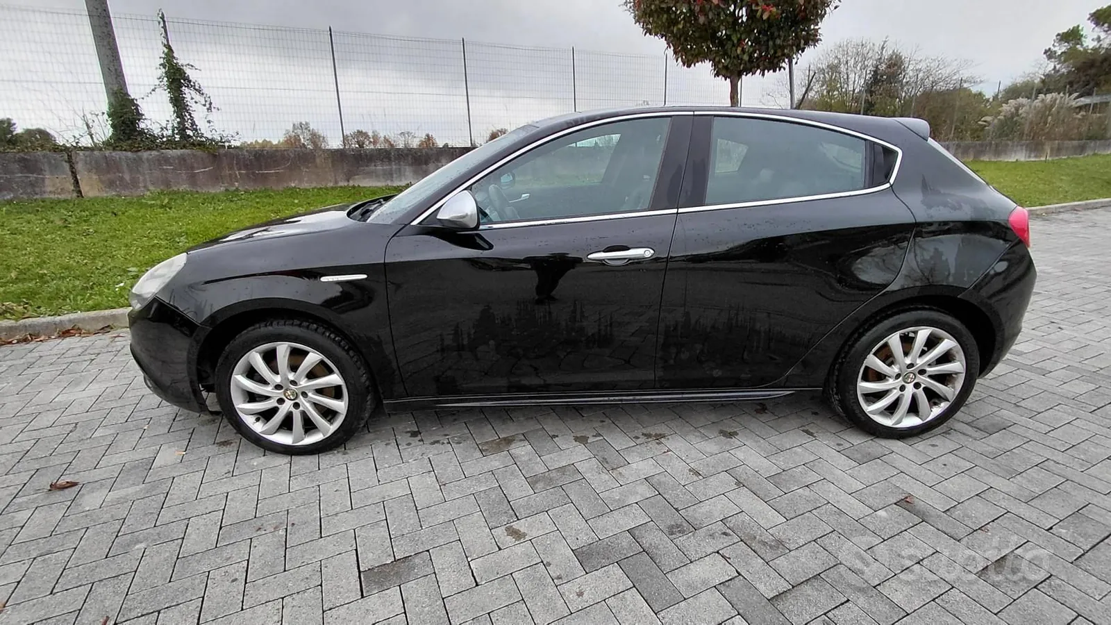 Alfa Romeo Giulietta 2011 photo 2