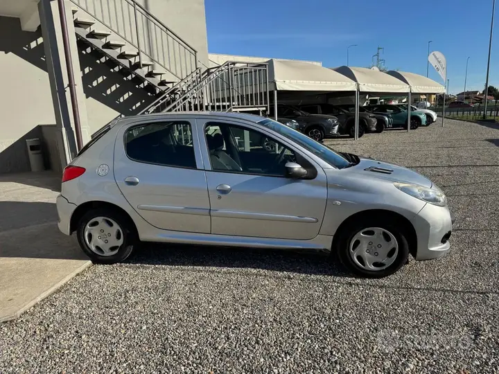 Peugeot 206 2012 photo 5