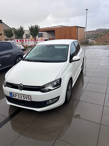 Volkswagen Polo 2015 photo 2