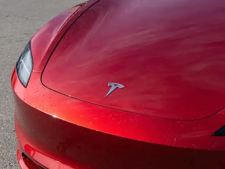Tesla Model 3 2024 photo 4