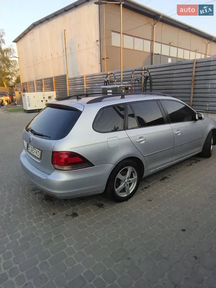 Volkswagen Golf 2010 photo 4