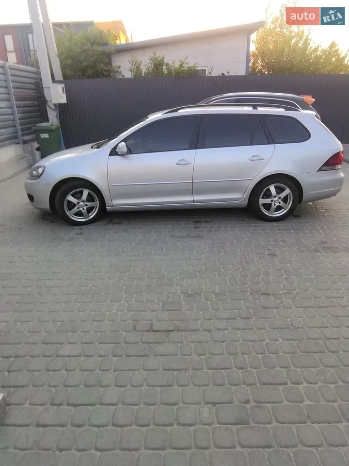 Volkswagen Golf 2010 photo 5