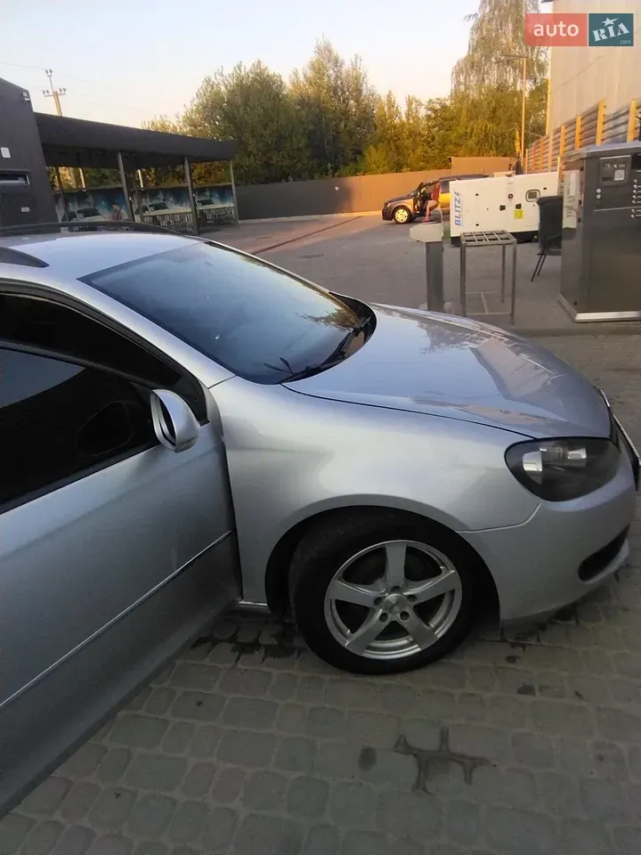 Volkswagen Golf 2010 photo 2