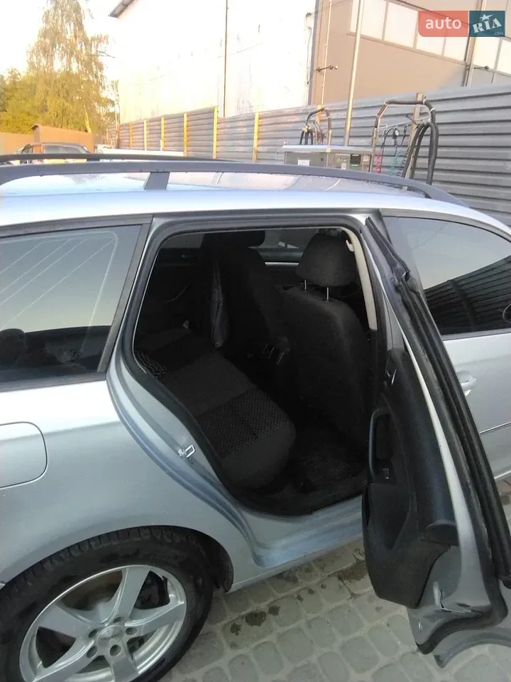 Volkswagen Golf 2010 photo 3