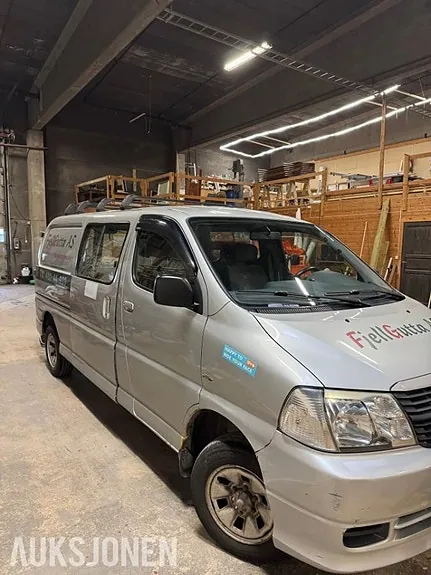 Toyota Hiace 2007 photo 2
