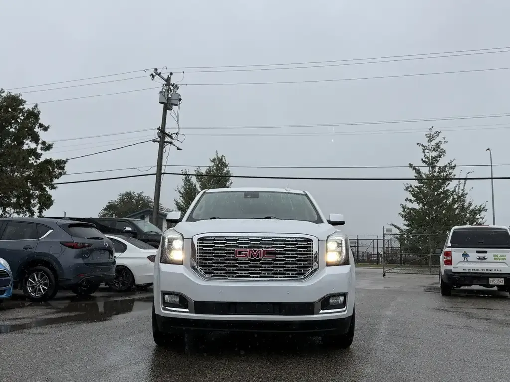 GMC Yukon 2018 photo 2