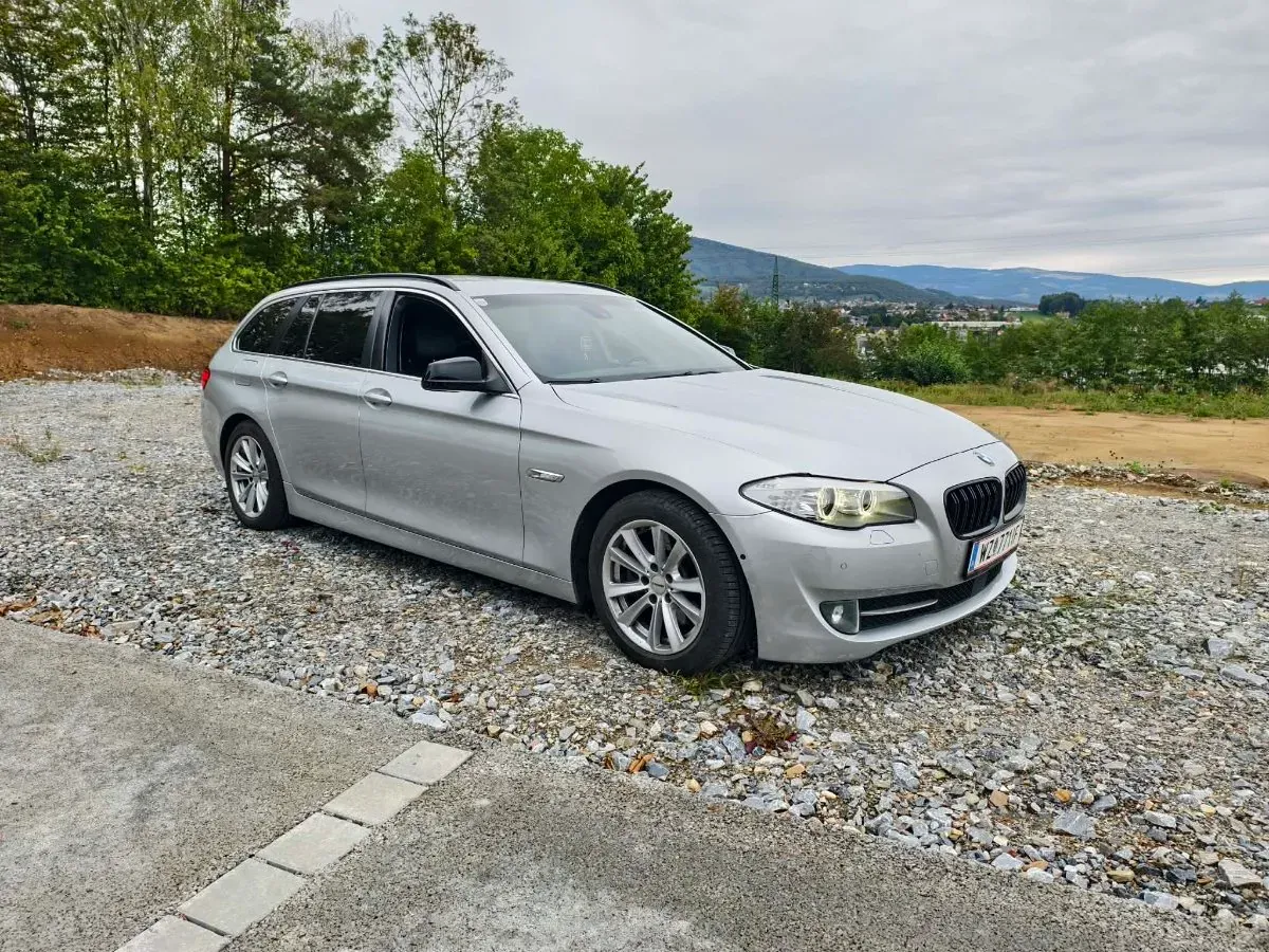 BMW 5 Series 2011 photo 2
