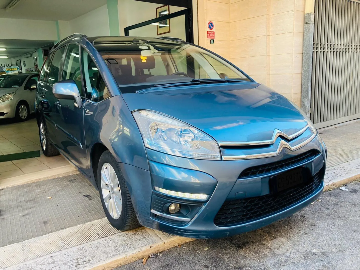Citroen C4 Grand Picasso 2011 photo 2