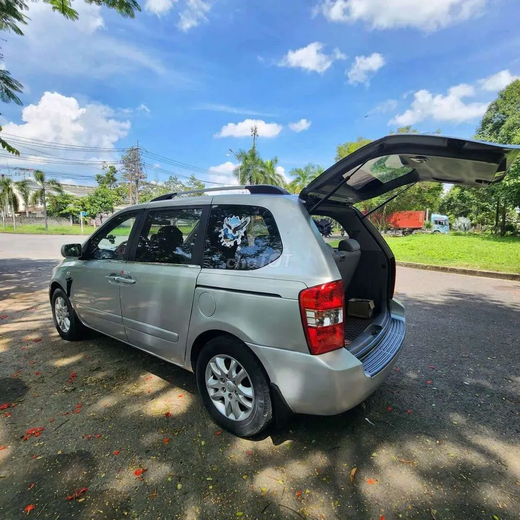 Kia Carnival 2009 photo 4