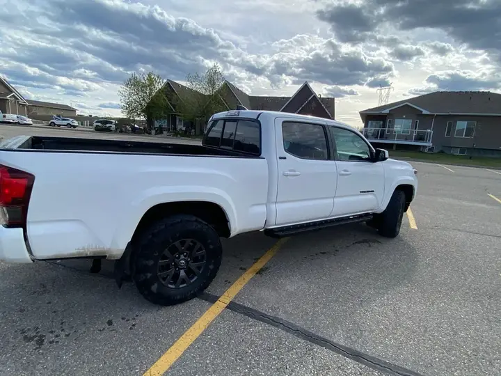 Toyota Tacoma 2023 photo 2
