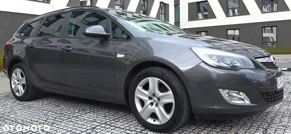 Opel Astra 2011 photo 3