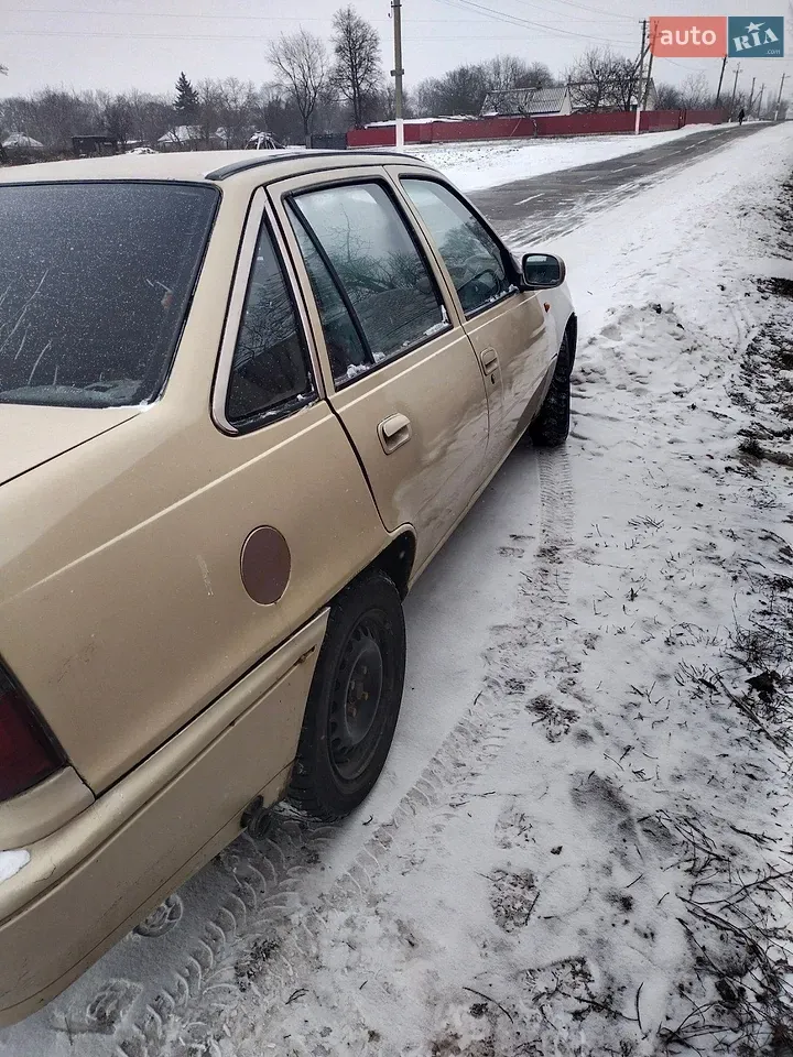 Daewoo Nexia 1995 photo 3