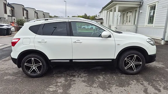 Nissan Qashqai 2012 photo 2