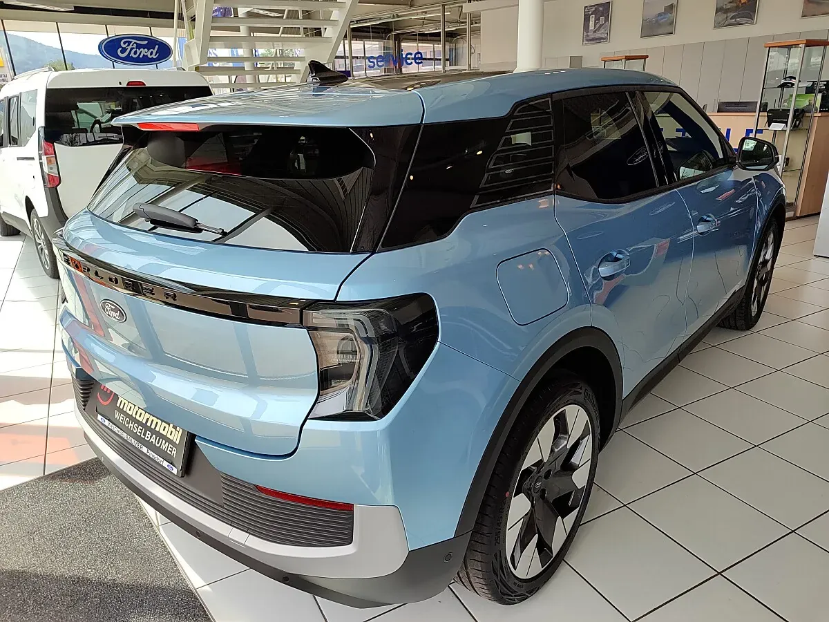 Ford Explorer 2026 photo 3