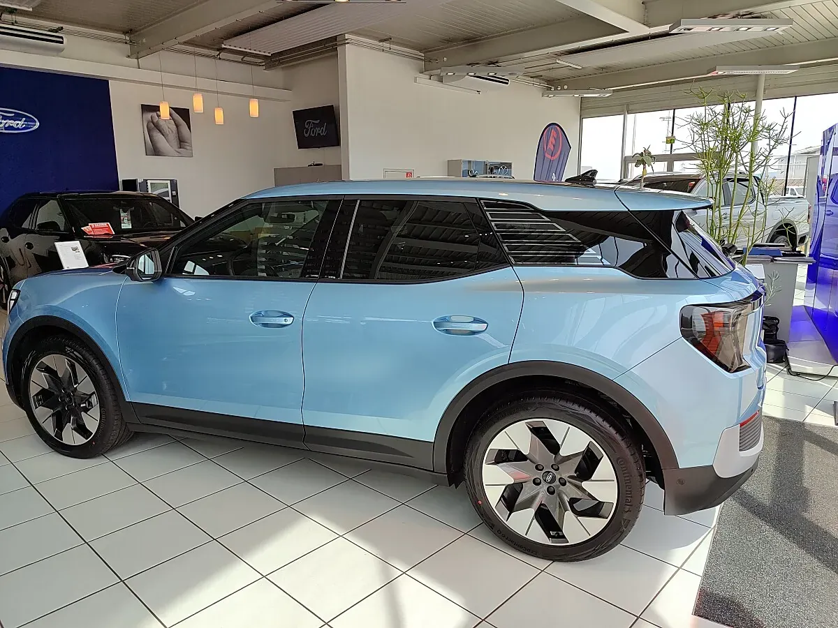 Ford Explorer 2026 photo 2