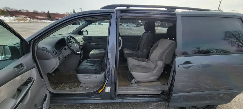 Toyota Sienna 2008 photo 3