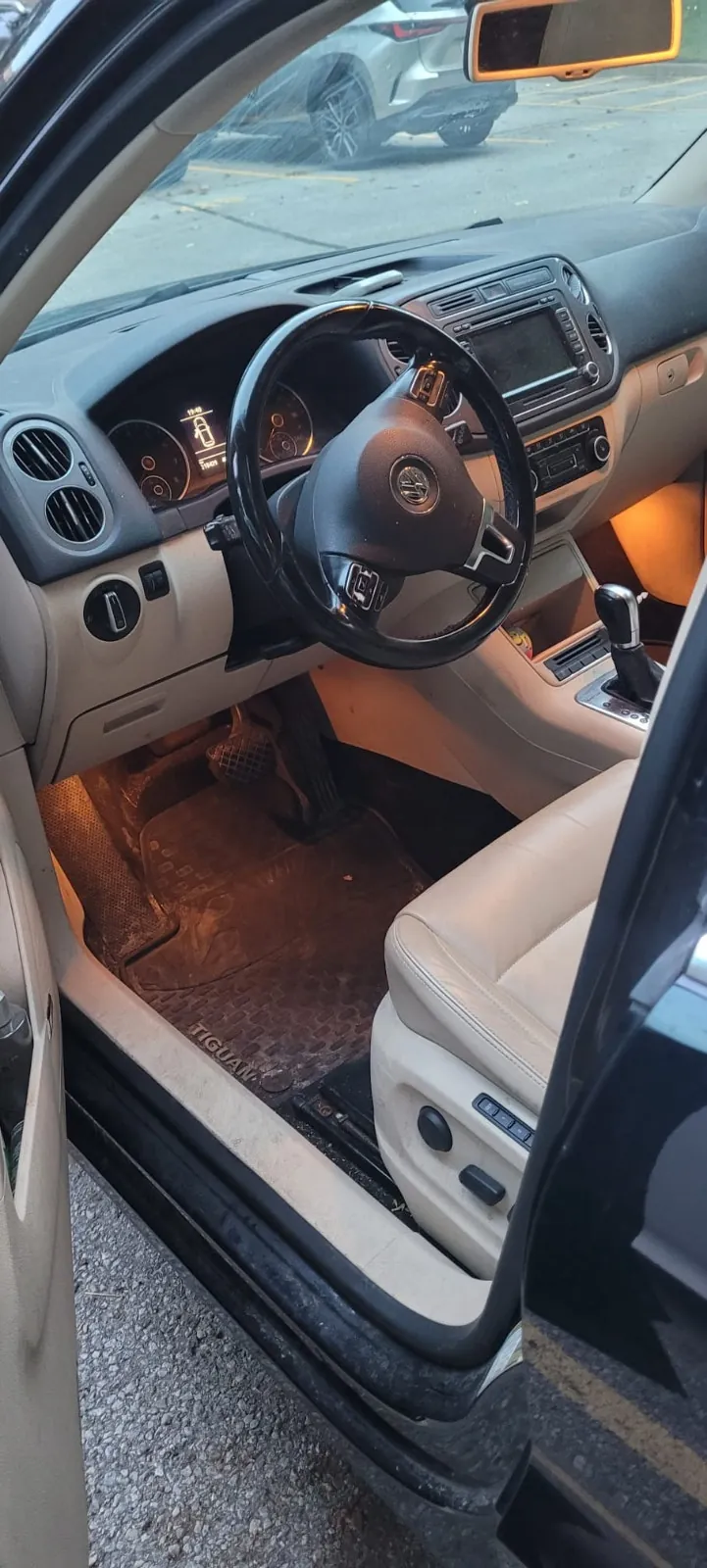 Volkswagen Tiguan 2012 photo 2