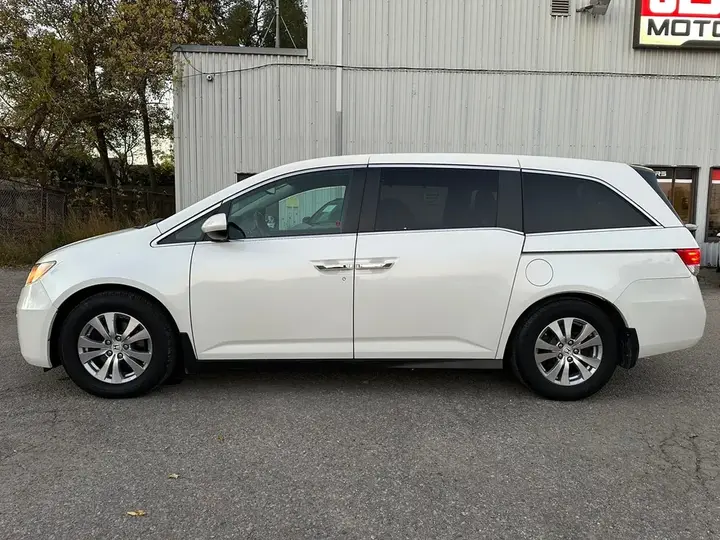 Honda Odyssey 2015 photo 2