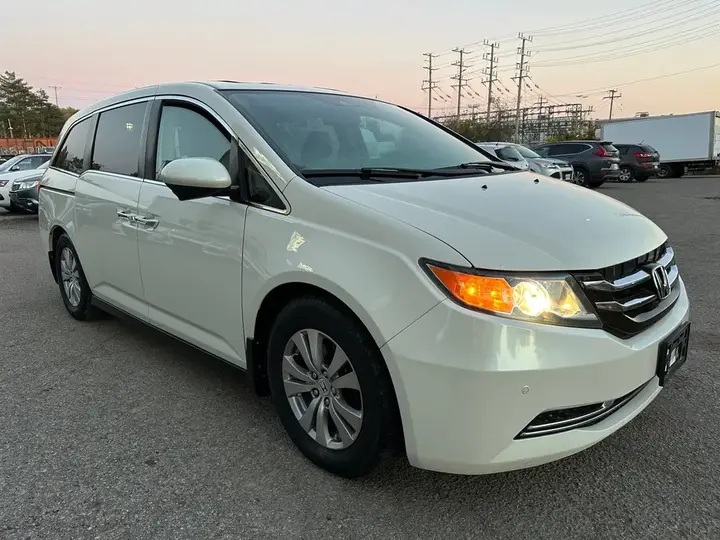 Honda Odyssey 2015 photo 5