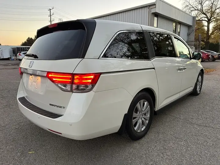 Honda Odyssey 2015 photo 4