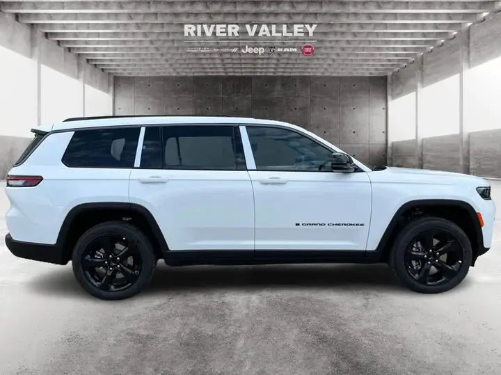 Jeep Grand Cherokee L 2026 photo 2