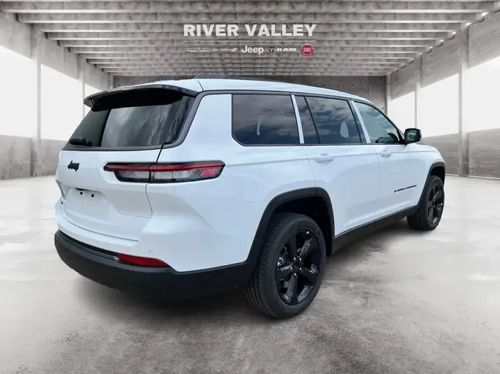 Jeep Grand Cherokee L 2026 photo 3
