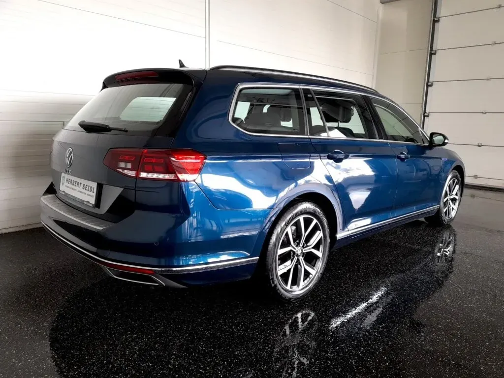 Volkswagen Passat 2022 photo 2