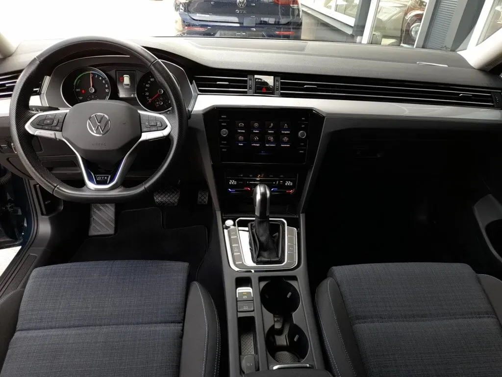Volkswagen Passat 2022 photo 3