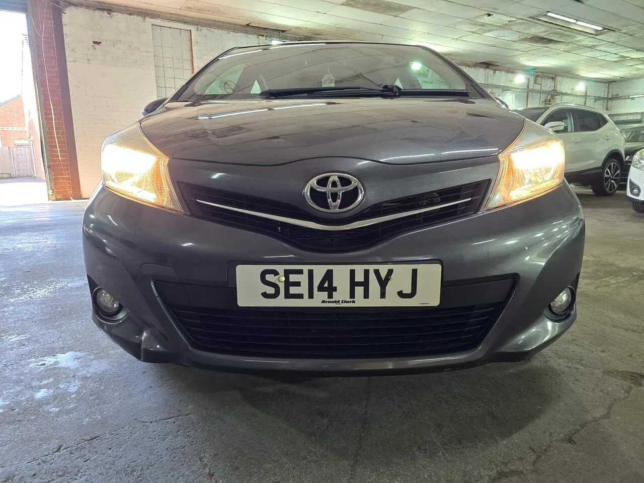 Toyota Yaris 2014 photo 2
