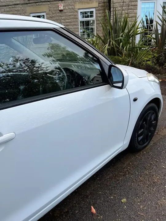 Suzuki Swift 2012 photo 5