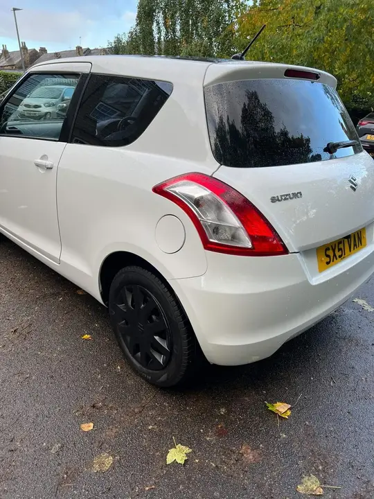 Suzuki Swift 2012 photo 2