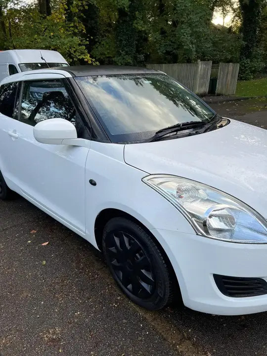 Suzuki Swift 2012 photo 4
