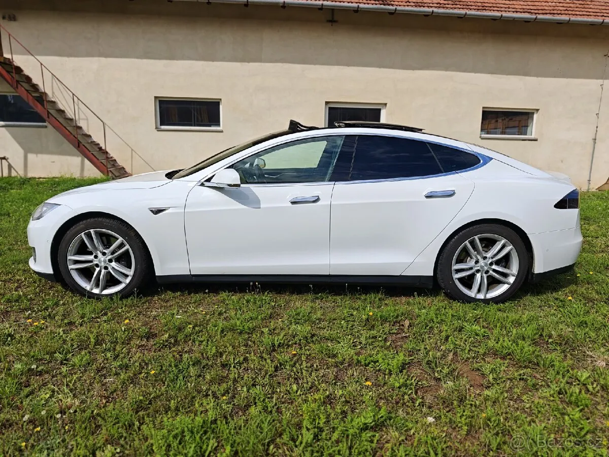 Tesla Model S 2016 photo 2