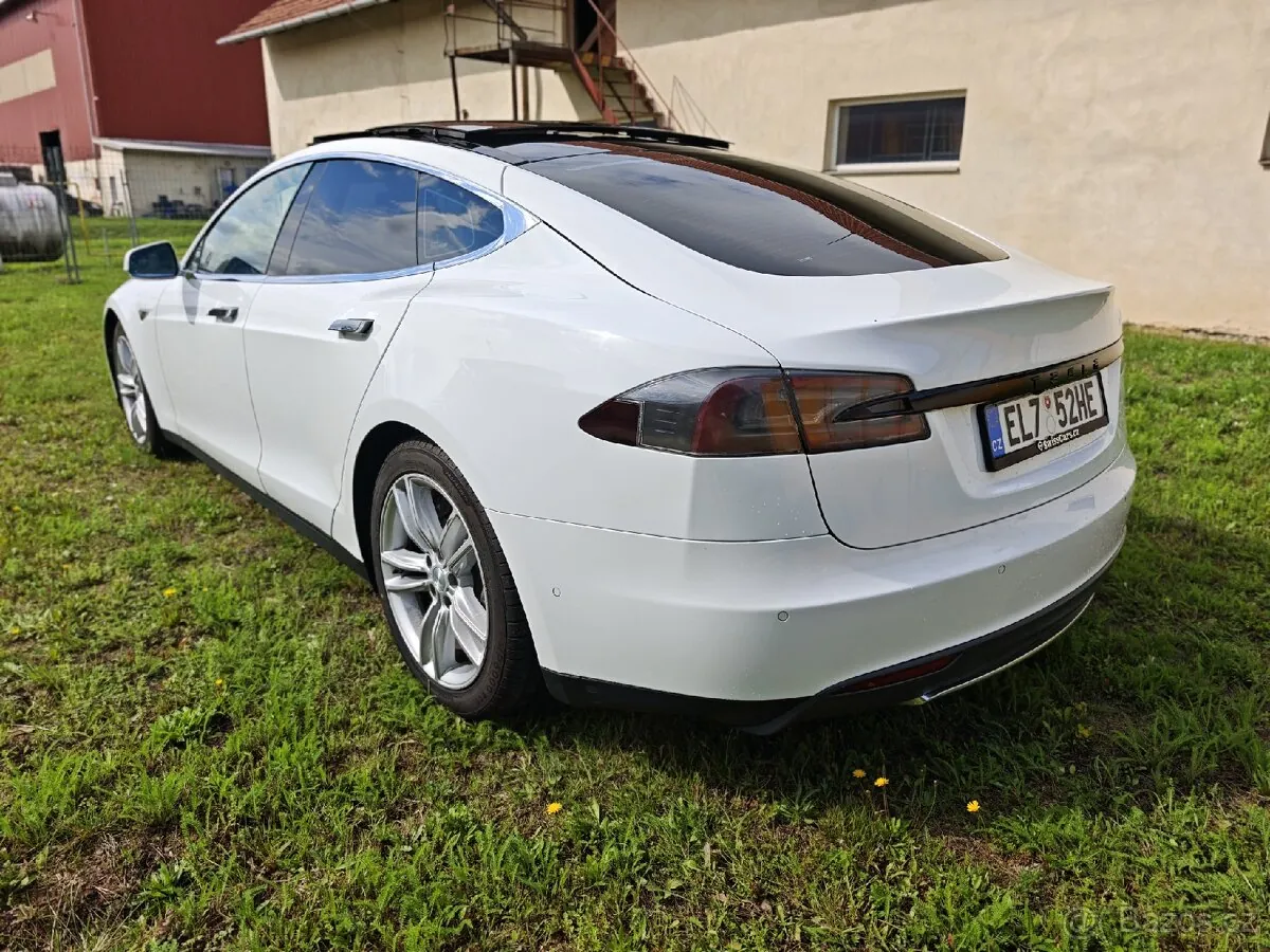 Tesla Model S 2016 photo 3