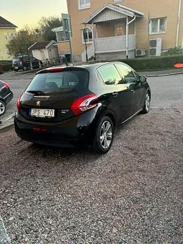 Peugeot 208 2012 photo 3
