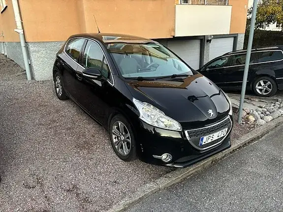 Peugeot 208 2012 photo 4