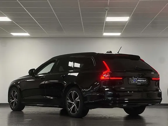 Volvo V90 2023 photo 2