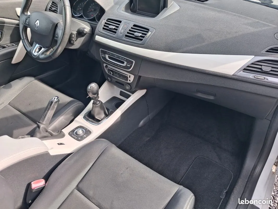 Renault Megane 2013 photo 2