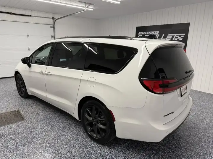 Chrysler Pacifica 2025 photo 4